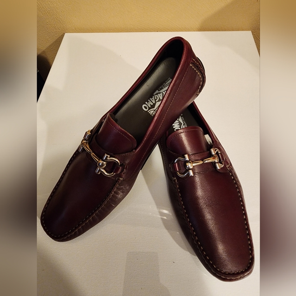 Authentic Salvatore Ferragamo driver loafers burgundy size 9.5